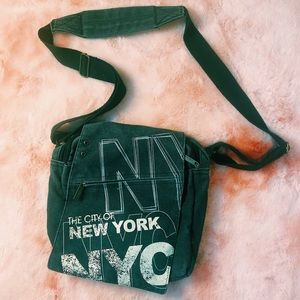 Robin Ruth City Of New York NYC Multi-Pocket Flap Over Crossbody Bag Purse 11x9"